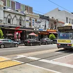 Chic 2-Bed Oasis In South Melbourne\'S Heart