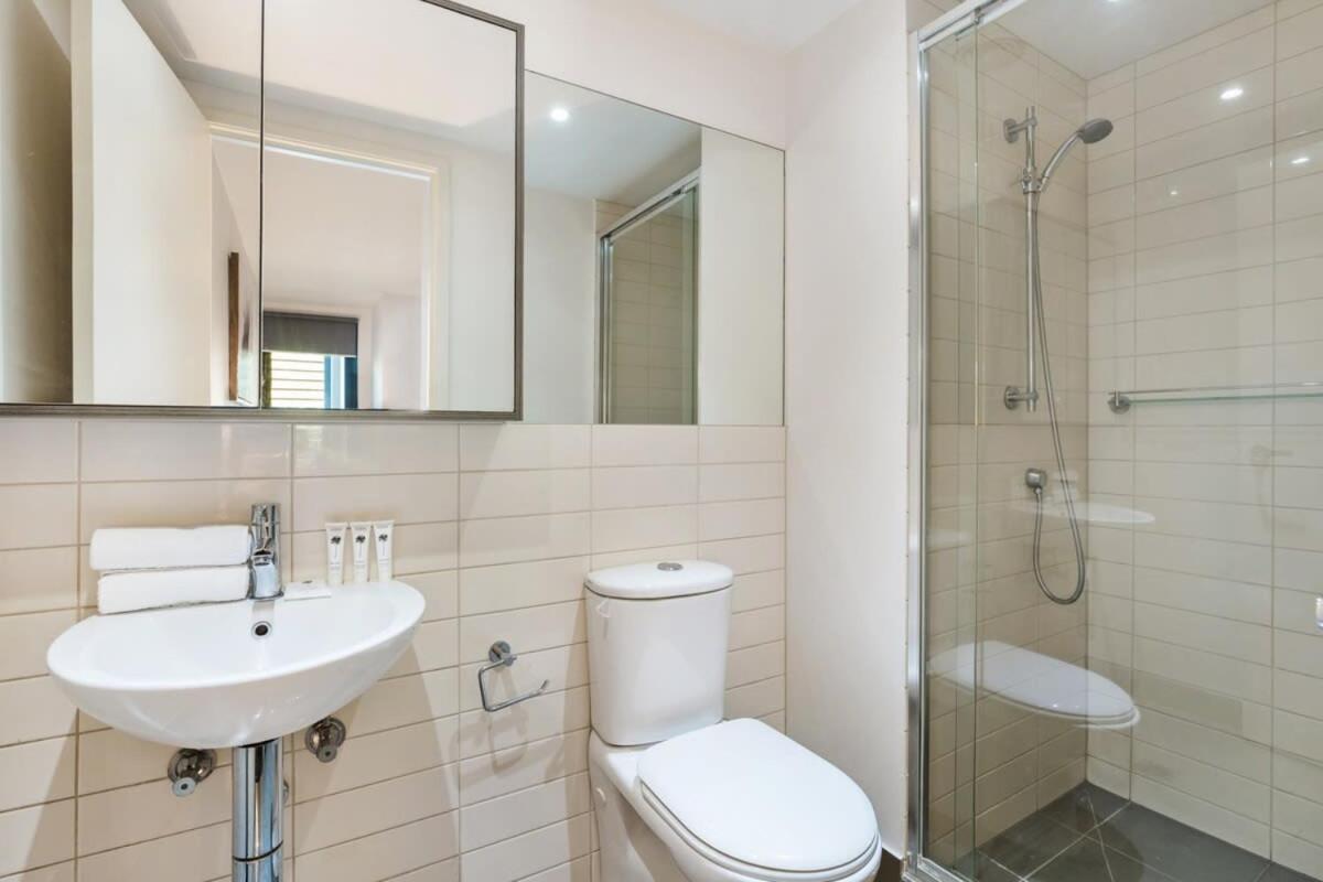 Apartment Chic 2-bed Oasis In South Melbourne's Heart