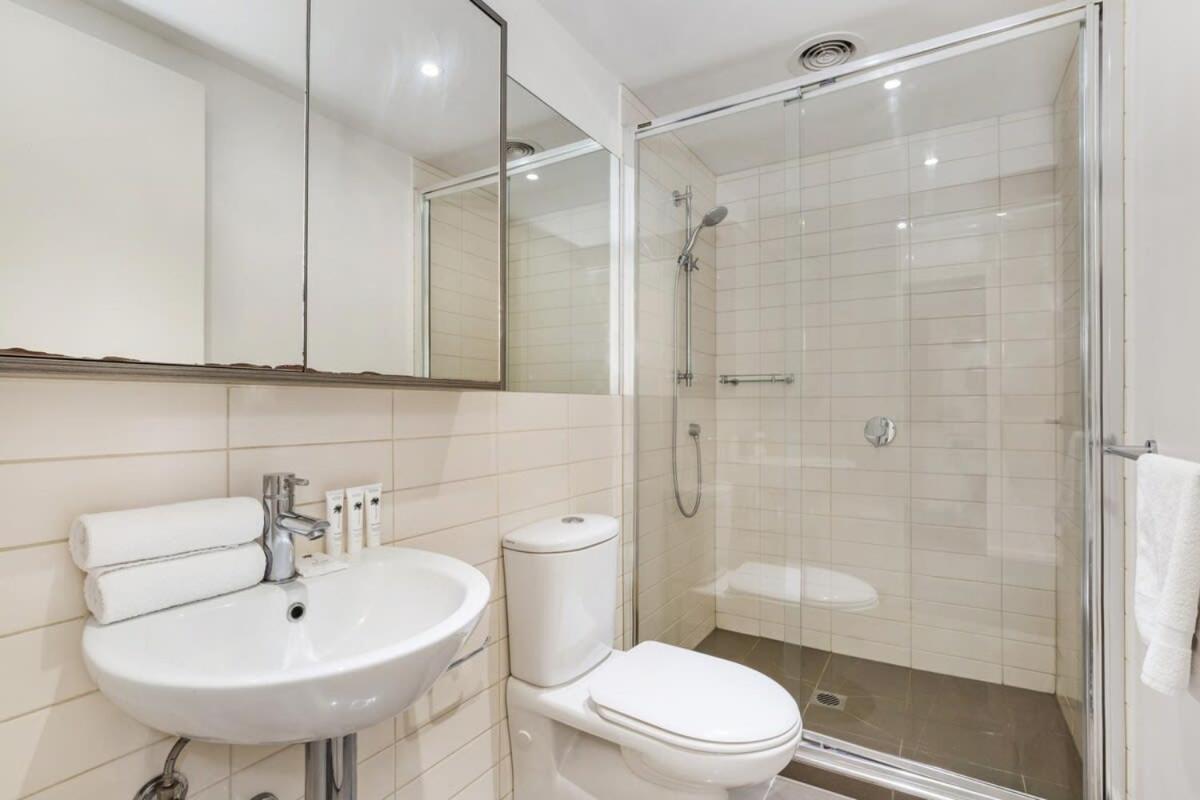 Apartment Chic 2-bed Oasis In South Melbourne's Heart