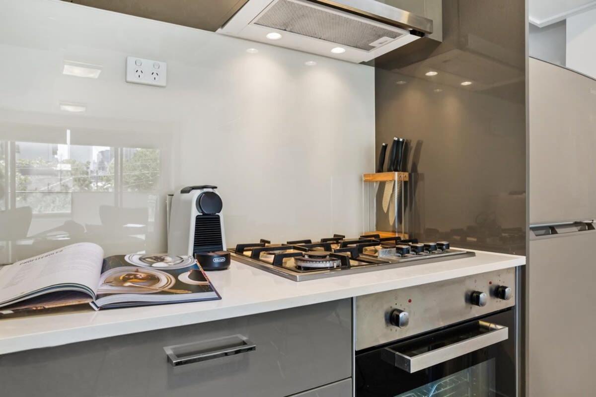 Apartment Chic 2-bed Oasis In South Melbourne's Heart *