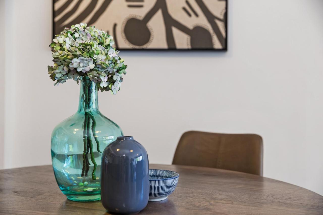 Apartment Chic 2-bed Oasis In South Melbourne's Heart
